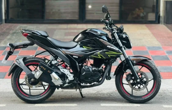 Suzuki Gixxer Fi DD Neon Black — ২০২৬ | ৬০০ কিমি